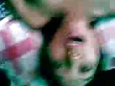 Brunette chick កំពុង​មាន​បទ​ពិសោធ​ស្រឡាញ់​ភេទ​ដូច​គ្នា​ជា​លើក​ដំបូង​ជាមួយ​នឹង​ប៍នតង់​ដេ​ង​